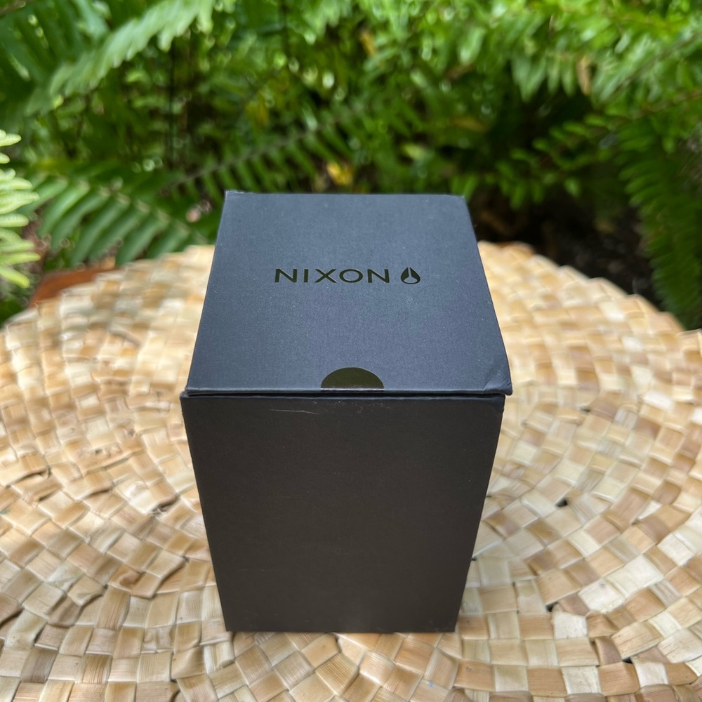 NWT Nixon Sentry Solar Stainless Steel All Gold/Black - Picture 5 of 11